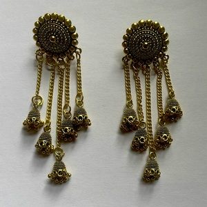 Pair of minimal used gold earrings.